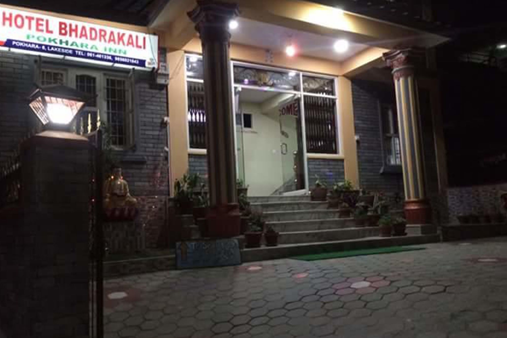 Hotel Bhadrakali Pokhara Inn ภายนอก รูปภาพ